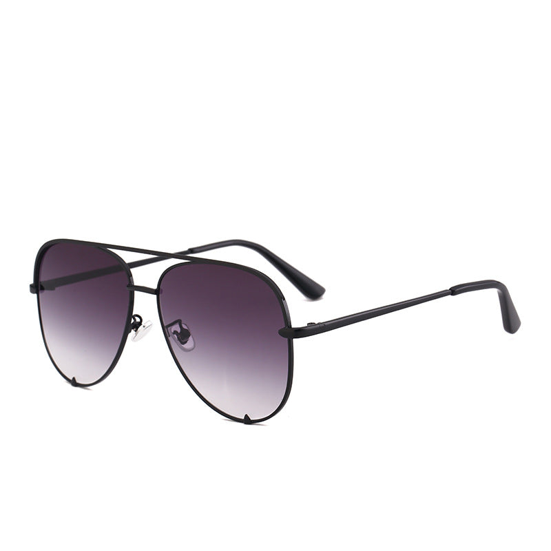 Sleek Aviator Style Sunglasses