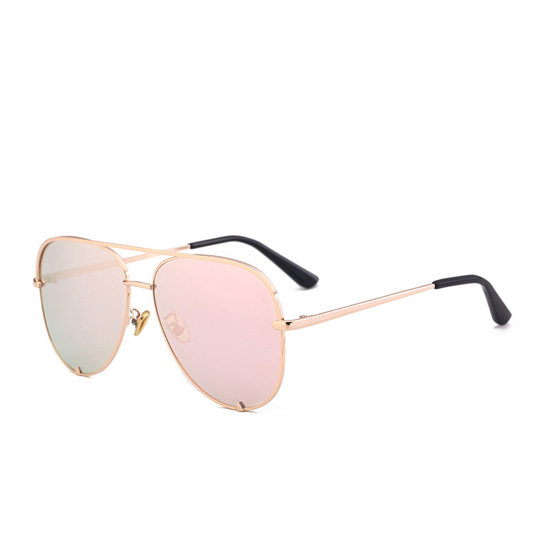 Sleek Aviator Style Sunglasses