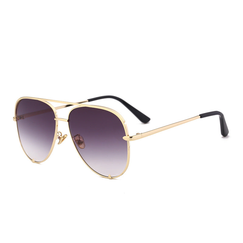 Sleek Aviator Style Sunglasses