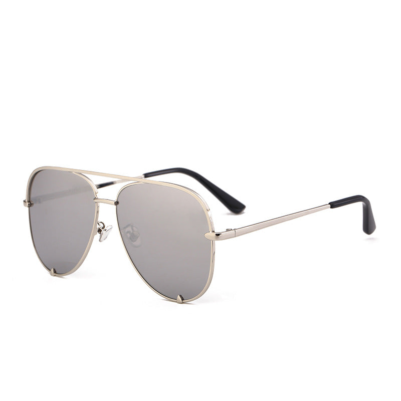 Sleek Aviator Style Sunglasses