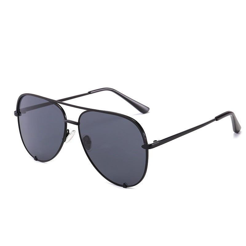 Sleek Aviator Style Sunglasses