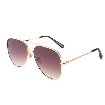 Sleek Aviator Style Sunglasses