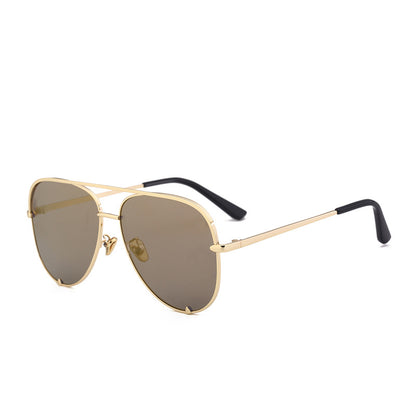 Sleek Aviator Style Sunglasses