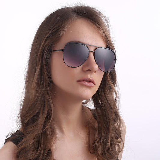 Sleek Aviator Style Sunglasses