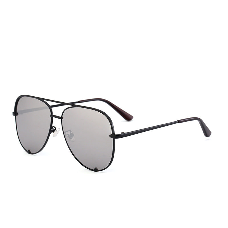 Sleek Aviator Style Sunglasses